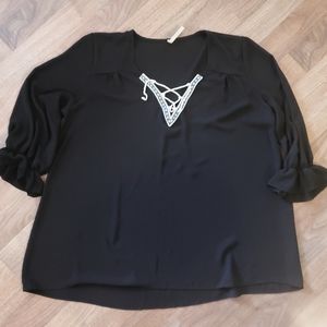 Moa V-neck Top with Design